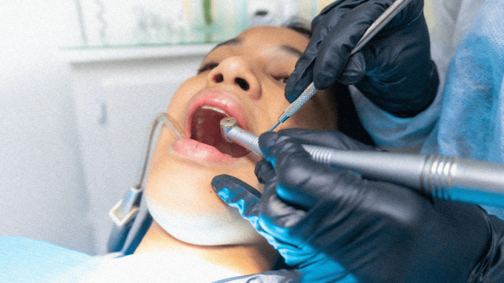 Comment trouver un dentiste capable de fournir des soins d'urgence